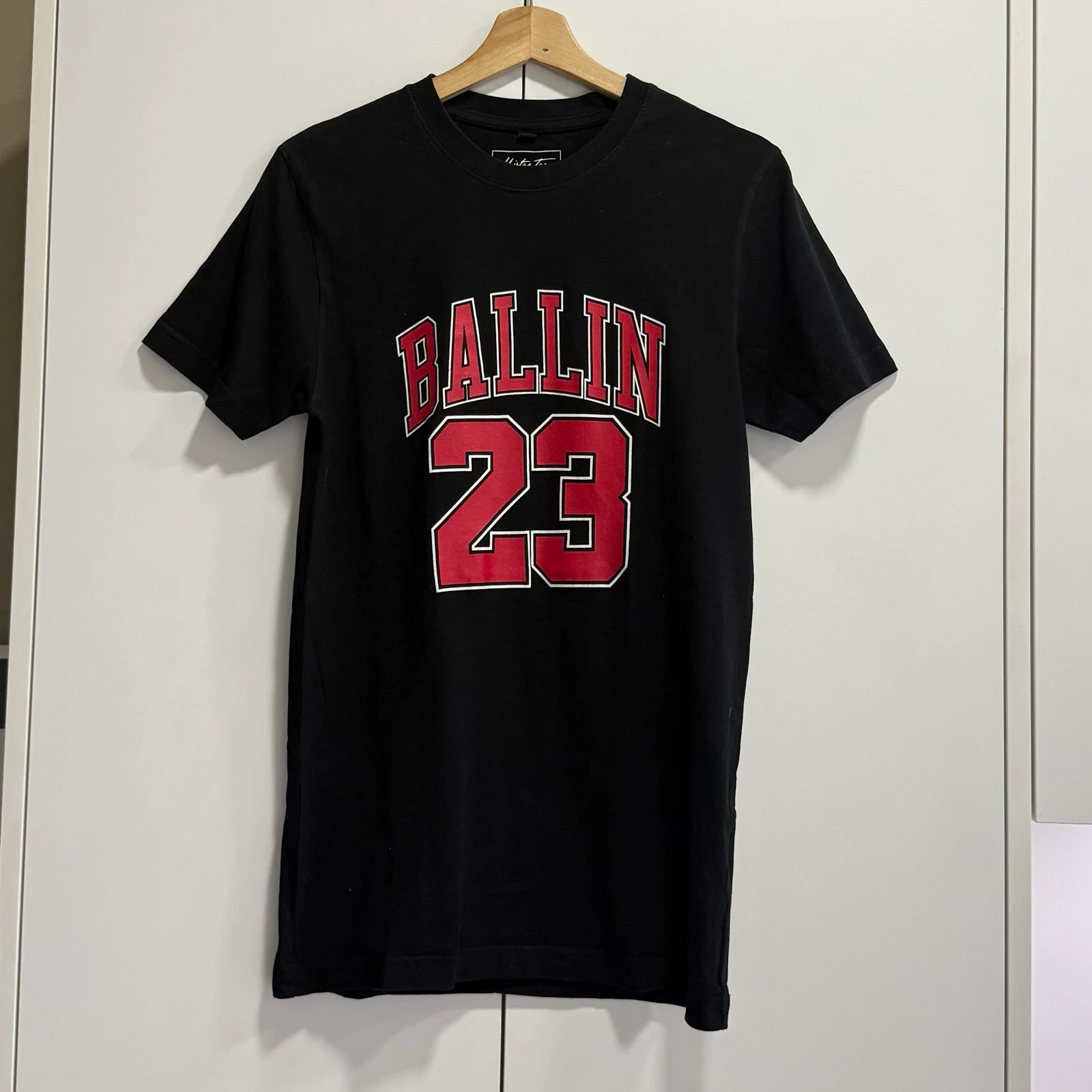 Zwart uniseks T-shirt "BALLIN 23"} – photo 3